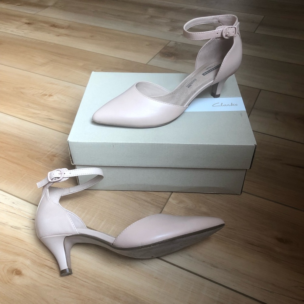 Clarks Pointed Toe High Heels ”Linvale Edyth“ in Nude